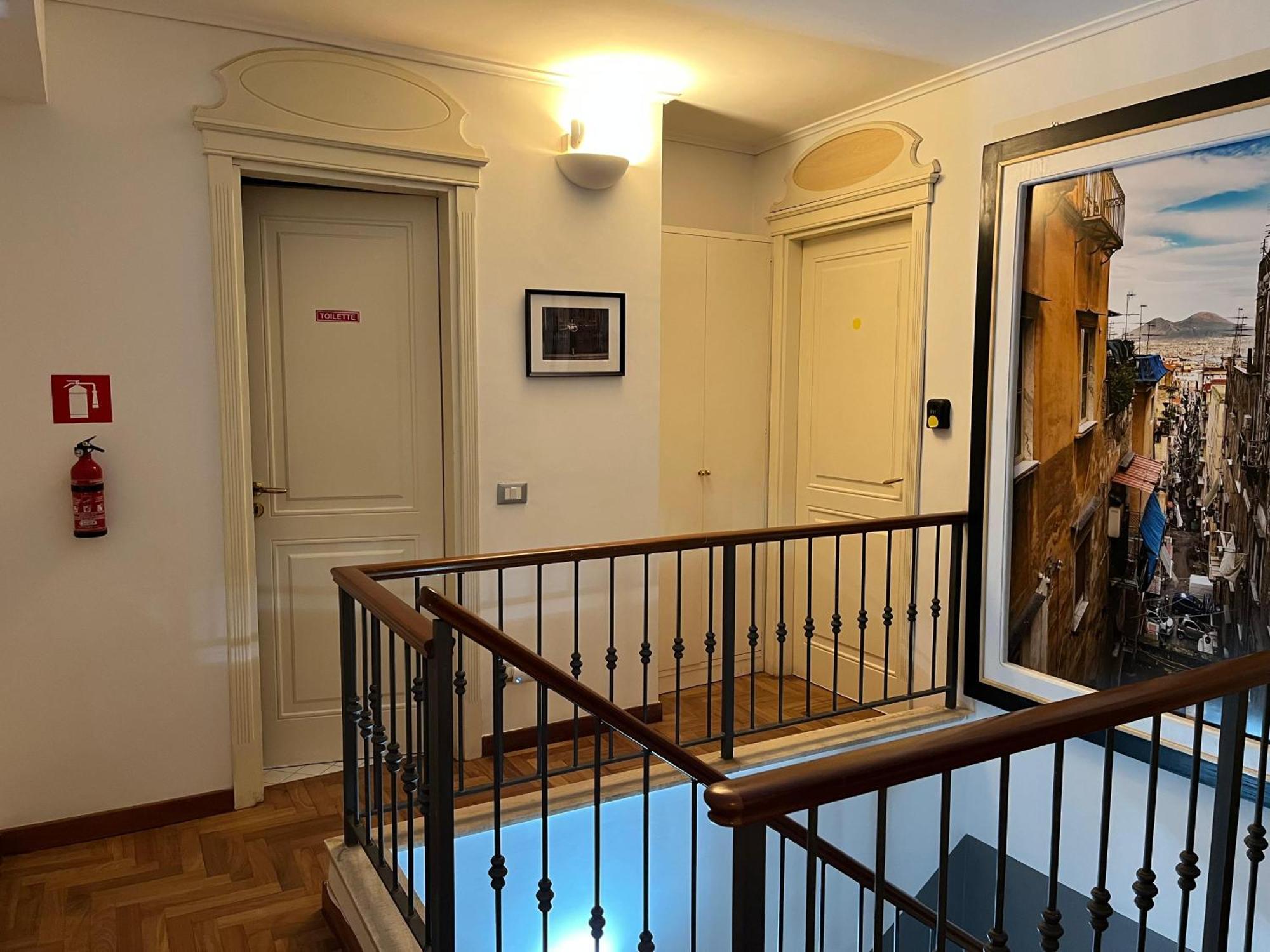 Palazzo Rota Guesthouse Napels Buitenkant foto